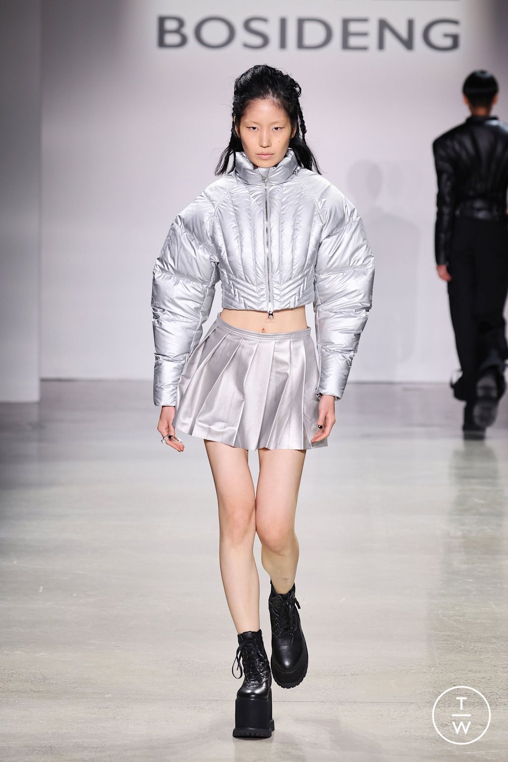 Fashion Week New York Spring/Summer 2023 look 30 from the Bosideng collection 女装