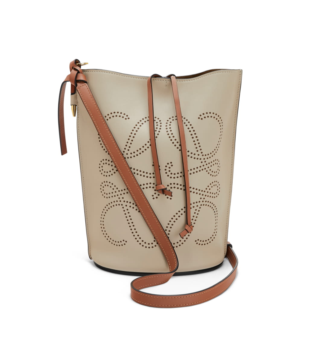 Fashion Week Paris Spring/Summer 2020 look 10 from the Loewe collection womenswear accessories