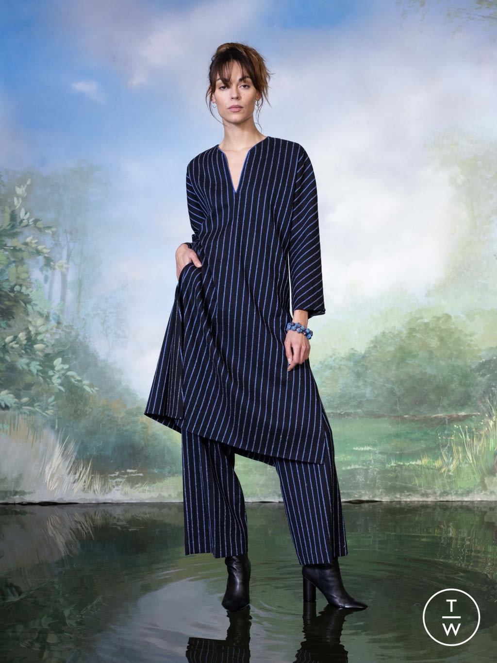 Fashion Week Paris Fall/Winter 2022 look 31 from the Benjamin Benmoyal collection womenswear