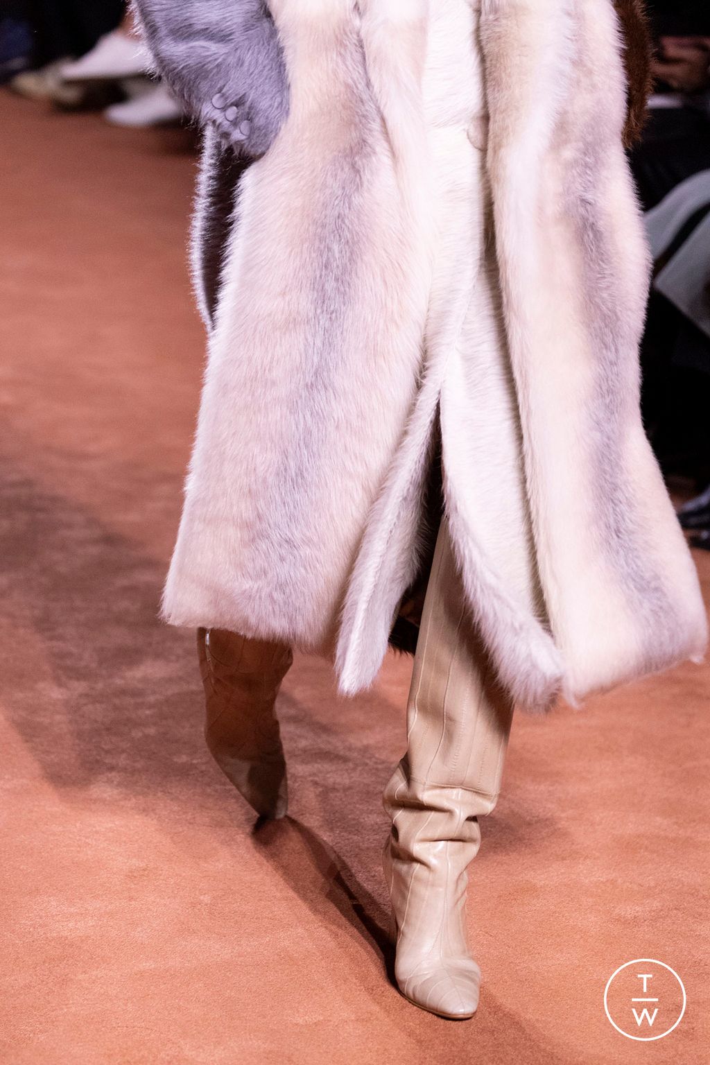 Fashion Week Milan Fall/Winter 2025 look 90 from the Fendi collection womenswear accessories