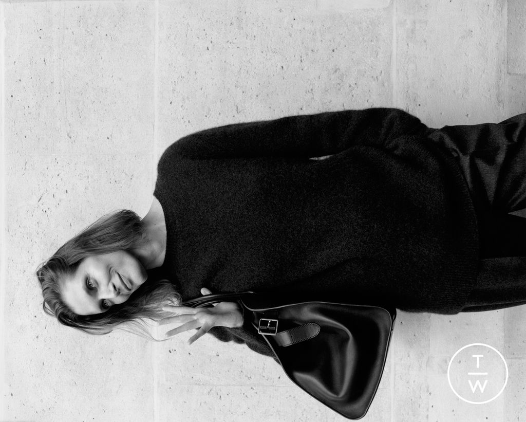 Fashion Week Paris Fall/Winter 2024 look 30 de la collection The Row womenswear