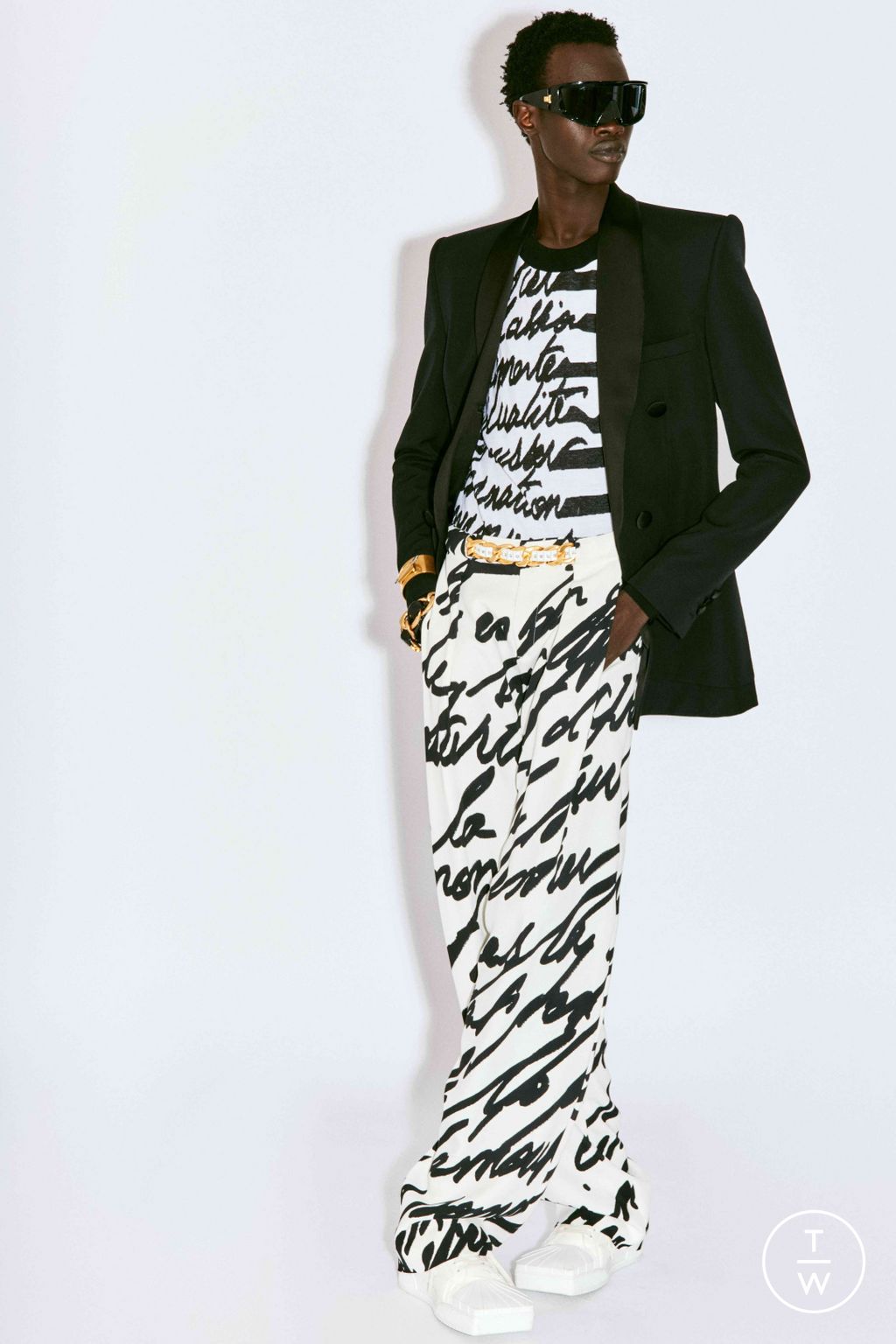 Fashion Week Paris Resort 2025 look 31 from the Balmain collection menswear