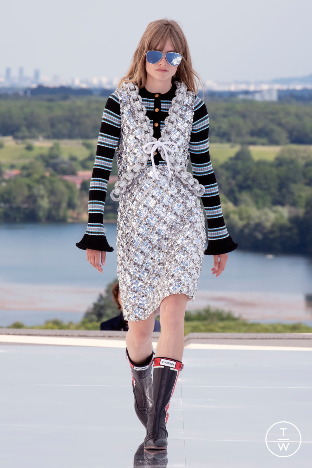 Fashion Week Paris Resort 2022 look 31 from the Louis Vuitton collection womenswear