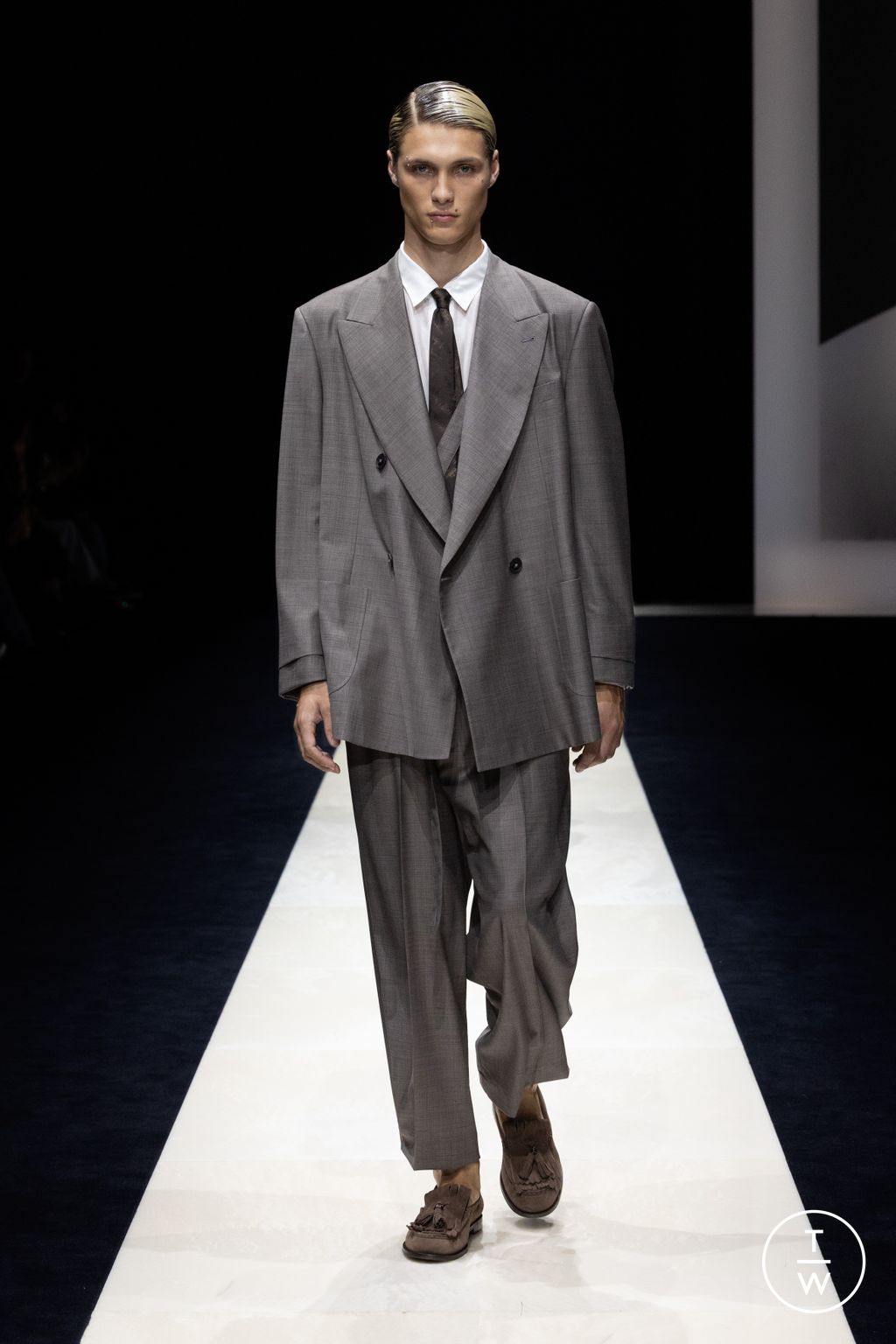 Fashion Week Milan Spring/Summer 2025 look 31 from the Emporio Armani collection womenswear