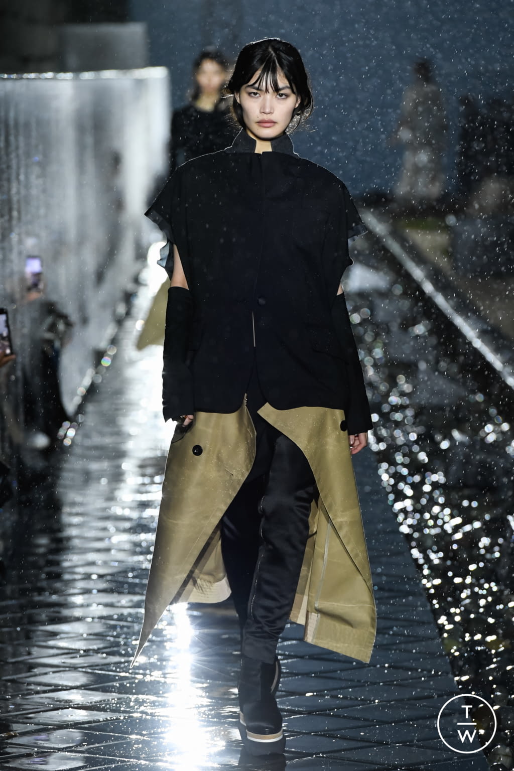 Fashion Week Paris Spring/Summer 2021 look 31 from the Sacai collection womenswear