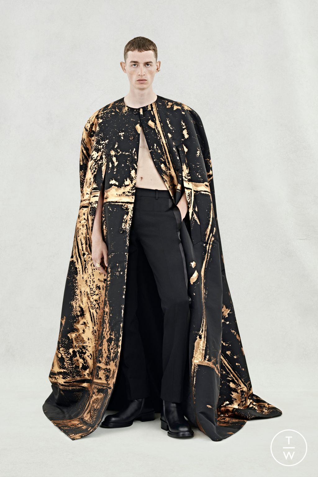 Fashion Week London Spring/Summer 2024 look 40 de la collection Alexander McQueen menswear
