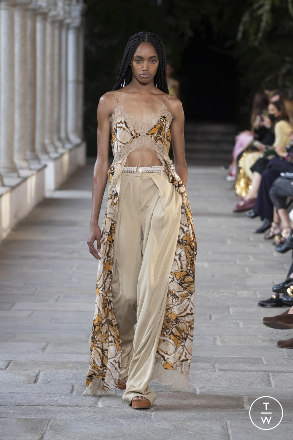 Fashion Week Milan Spring/Summer 2022 look 31 from the Alberta Ferretti collection 女装