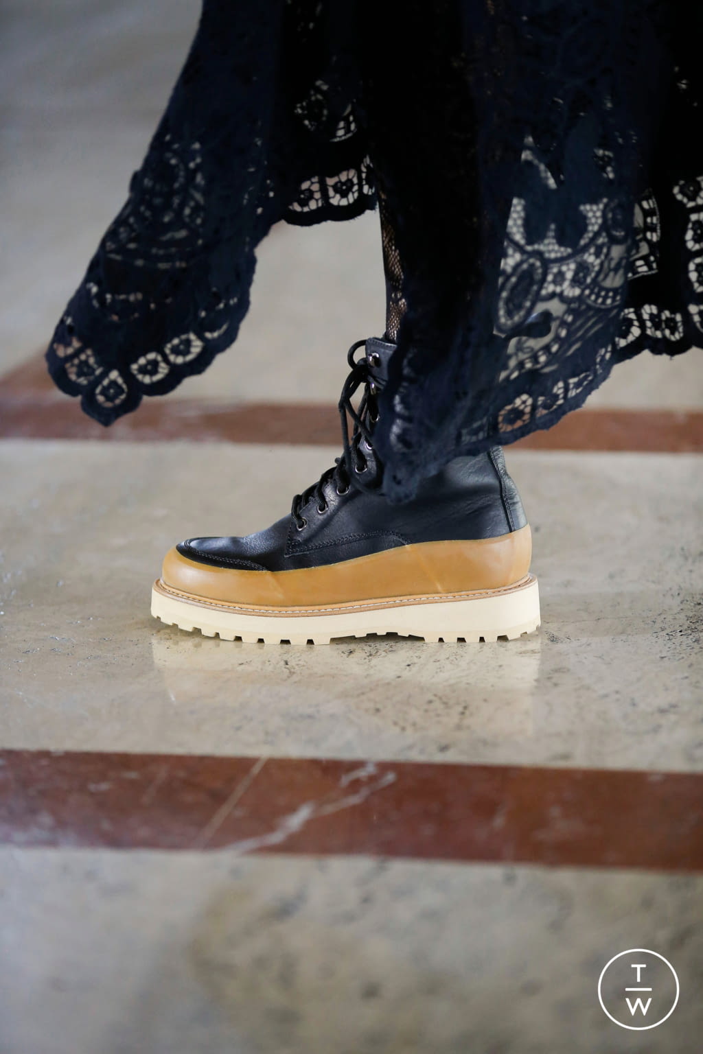 Fashion Week New York Fall/Winter 2021 look 31 from the Ulla Johnson collection 女装配饰