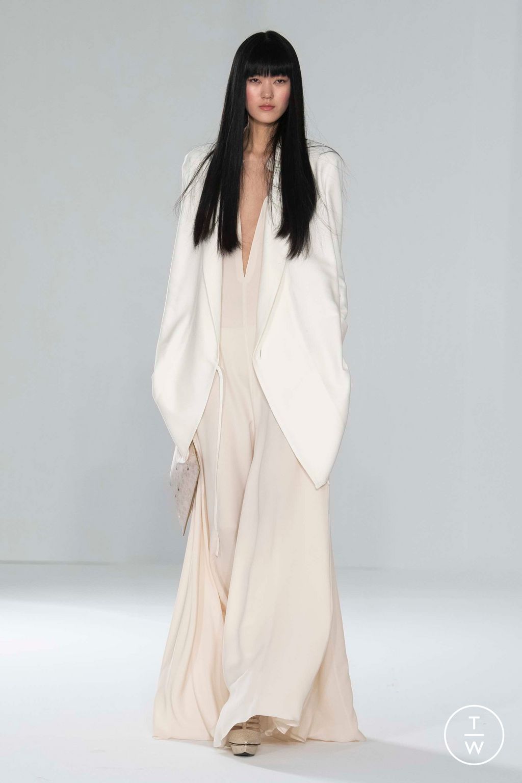 Fashion Week Paris Spring/Summer 2023 look 15 from the Julien Fournié collection couture