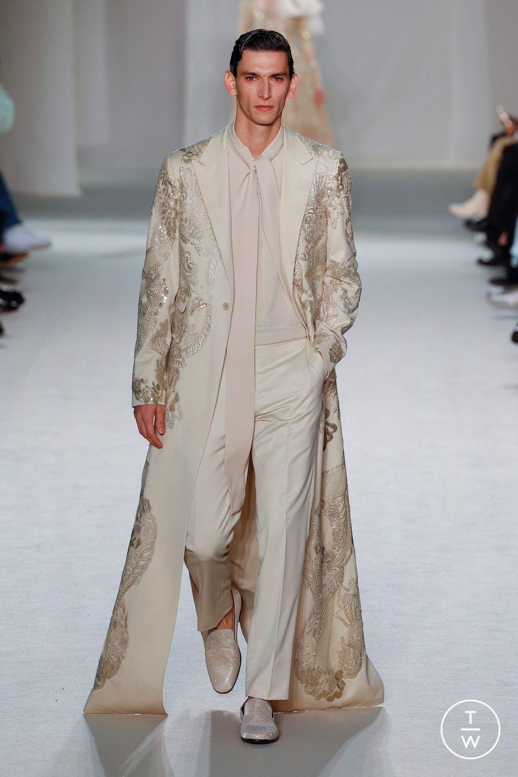 Fashion Week Paris Spring/Summer 2023 look 43 from the Elie Saab collection couture