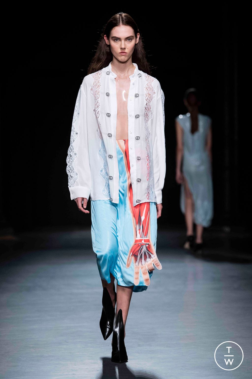 Fashion Week London Spring/Summer 2023 look 24 de la collection Christopher Kane womenswear