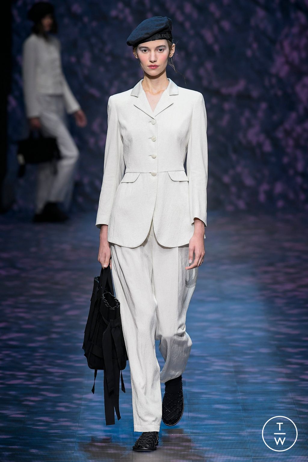 Fashion Week Milan Spring/Summer 2023 look 2 from the Emporio Armani collection 女装