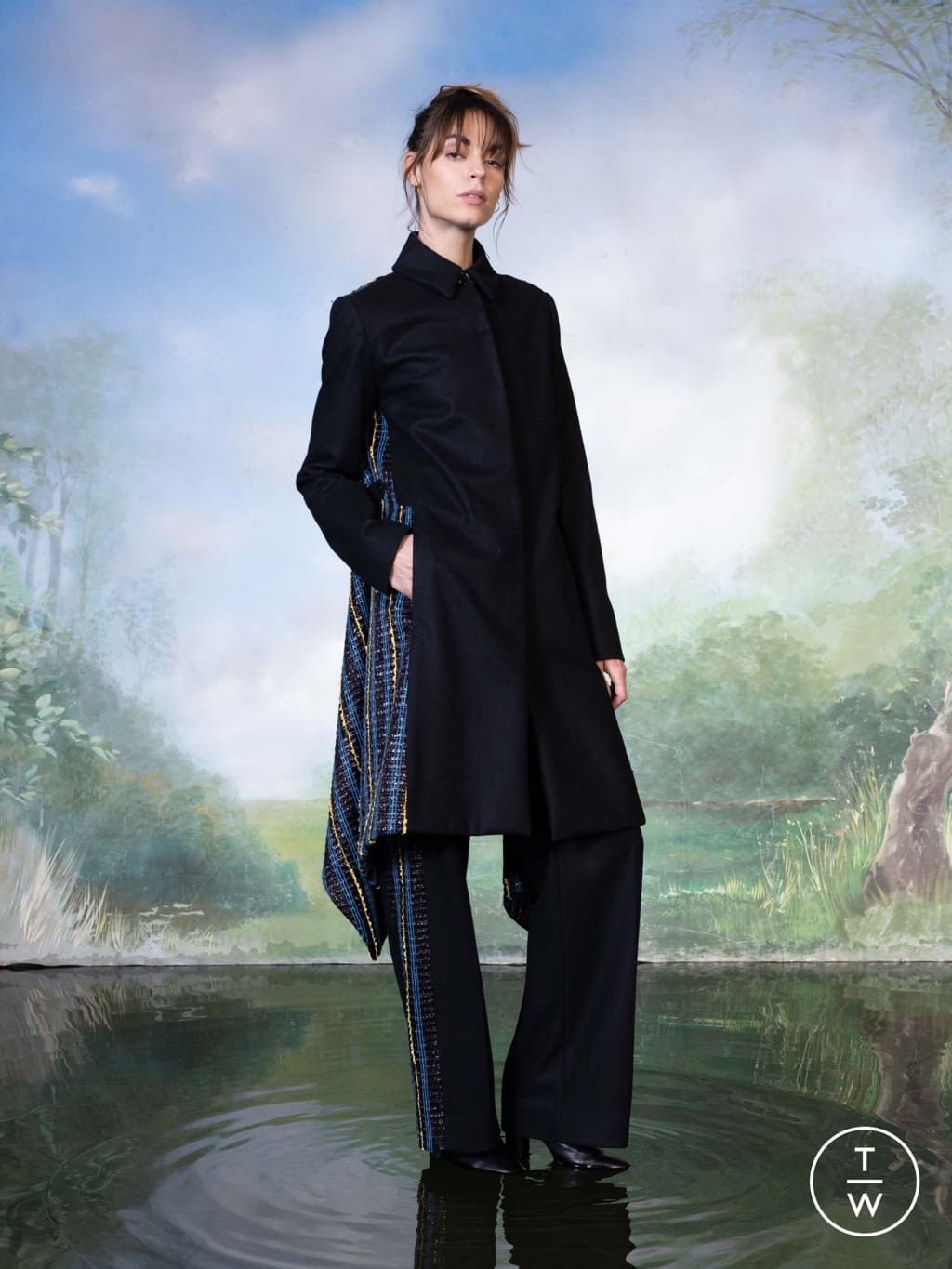 Fashion Week Paris Fall/Winter 2022 look 32 from the Benjamin Benmoyal collection womenswear