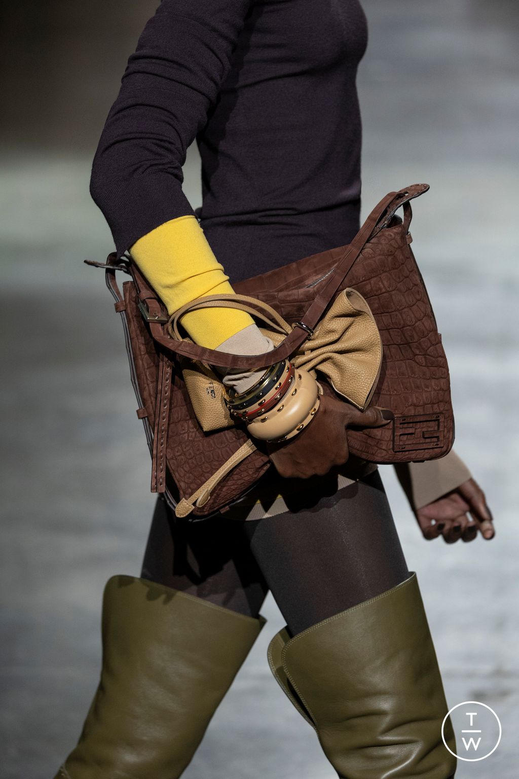Fashion Week Milan Fall/Winter 2024 look 25 from the Fendi collection womenswear accessories