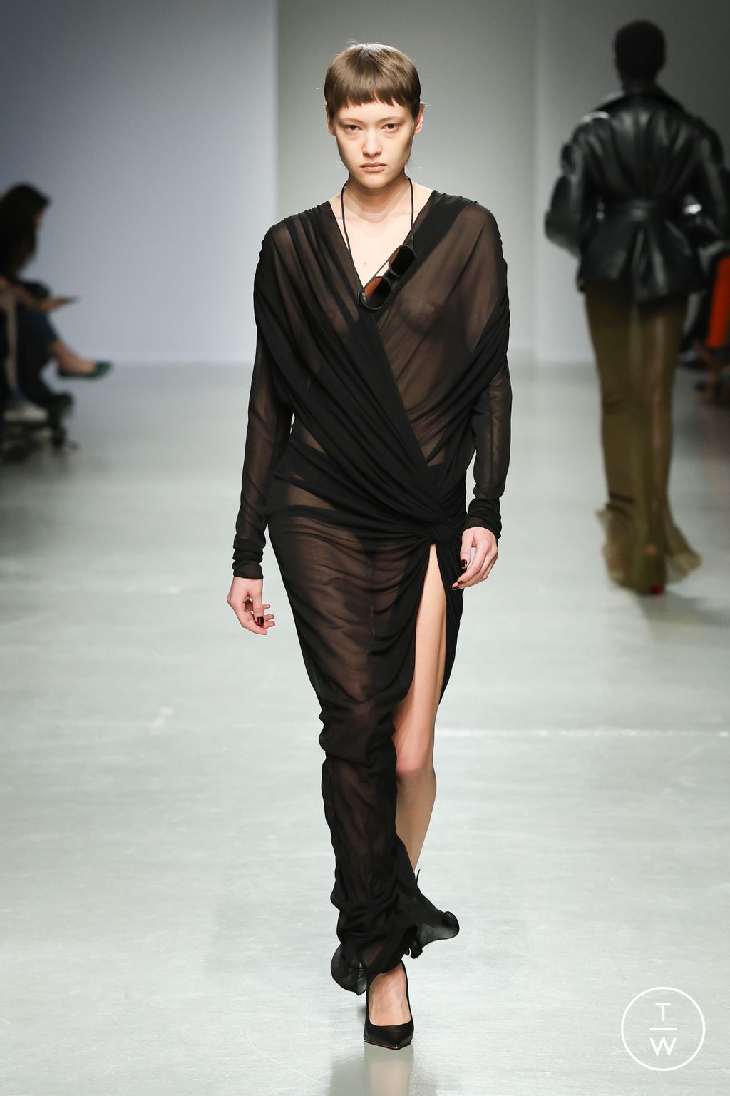 Fashion Week Paris Fall/Winter 2025 look 32 from the Atlein collection 女装