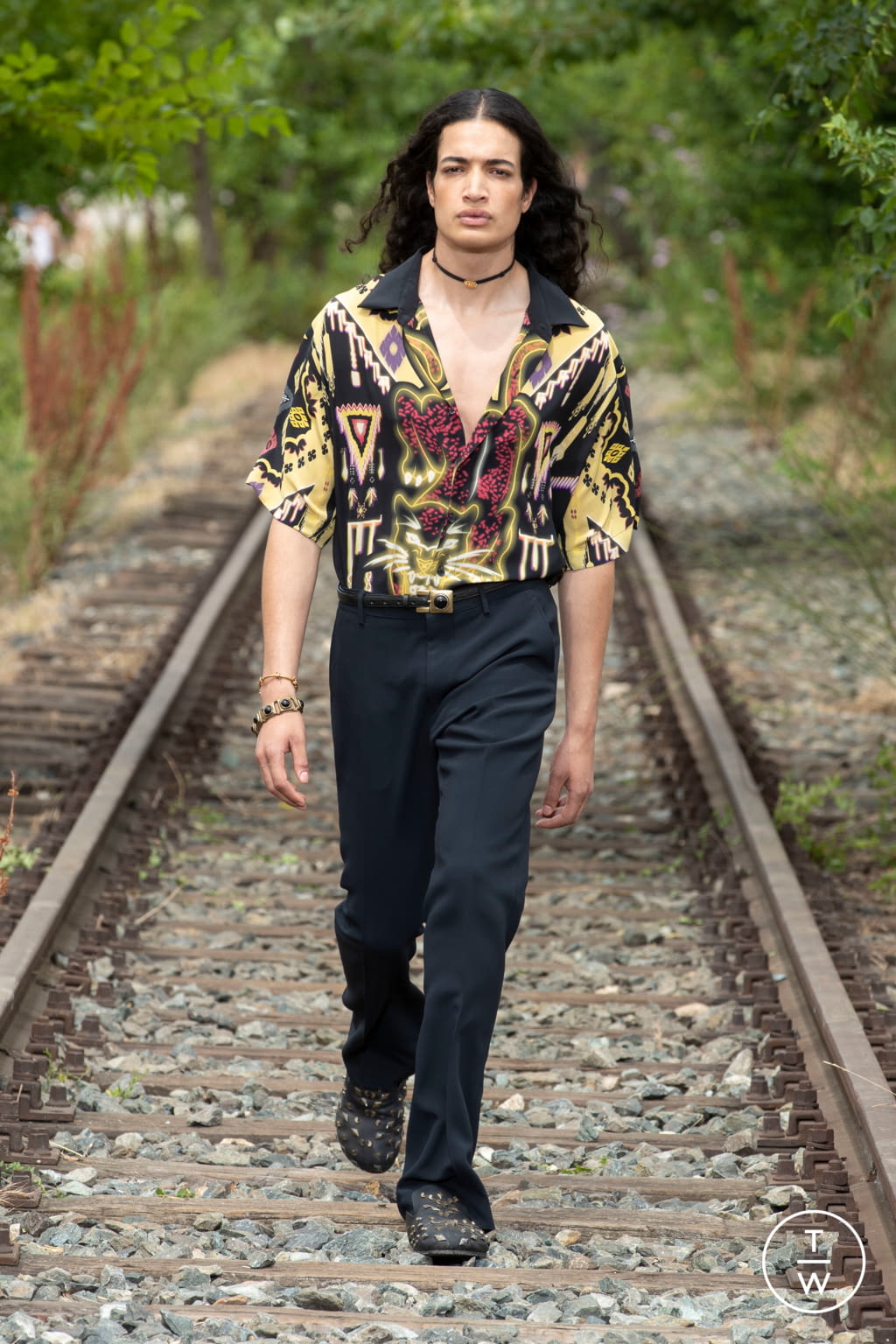 Fashion Week Milan Spring/Summer 2022 look 32 from the Etro collection 男装