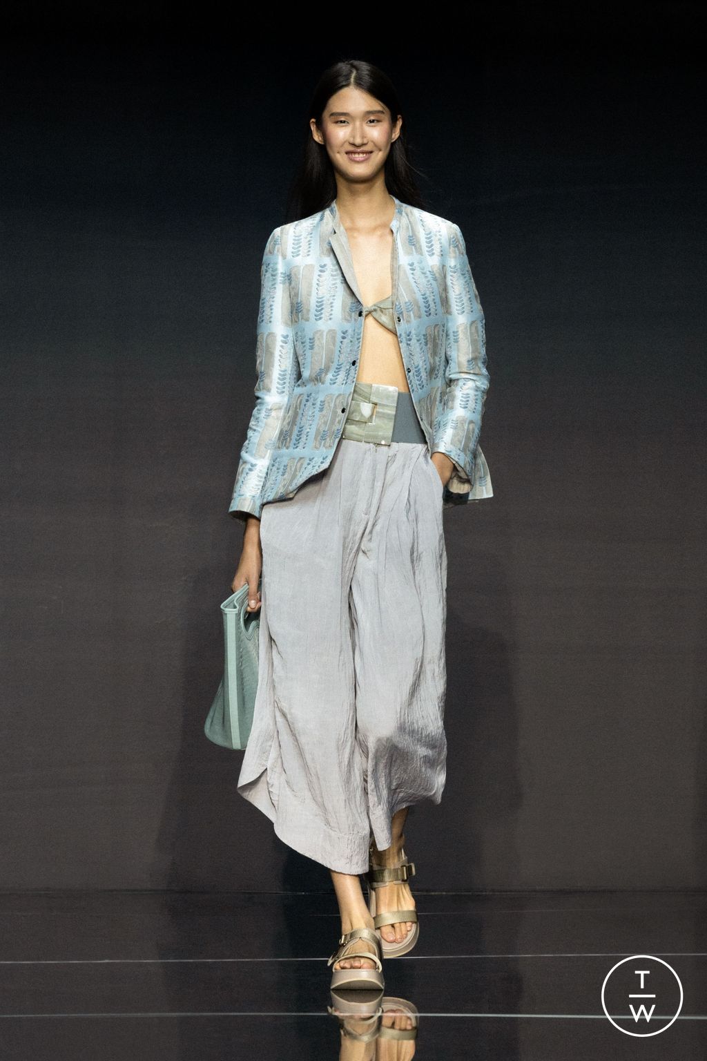 Fashion Week Milan Spring/Summer 2024 look 32 from the Emporio Armani collection womenswear