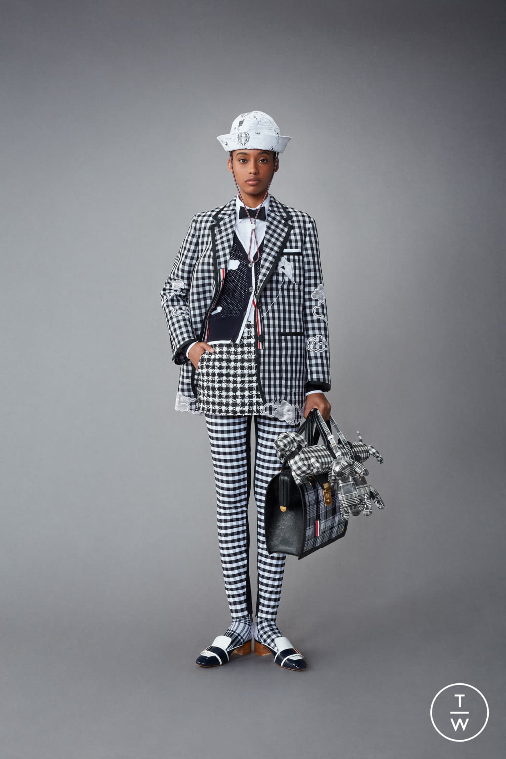 Fashion Week Paris Resort 2022 look 32 from the Thom Browne collection 女装