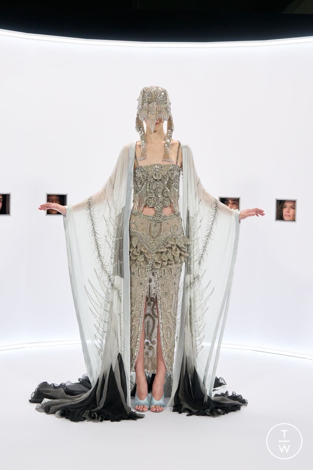 Fashion Week Paris Spring/Summer 2026 look 32 from the Valentino collection couture
