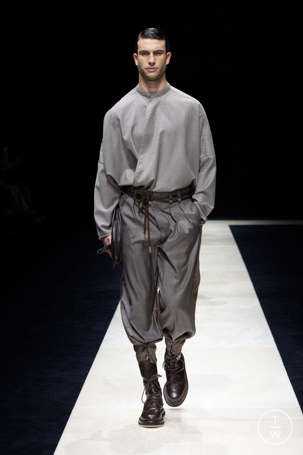 Fashion Week Milan Spring/Summer 2025 look 32 from the Emporio Armani collection womenswear