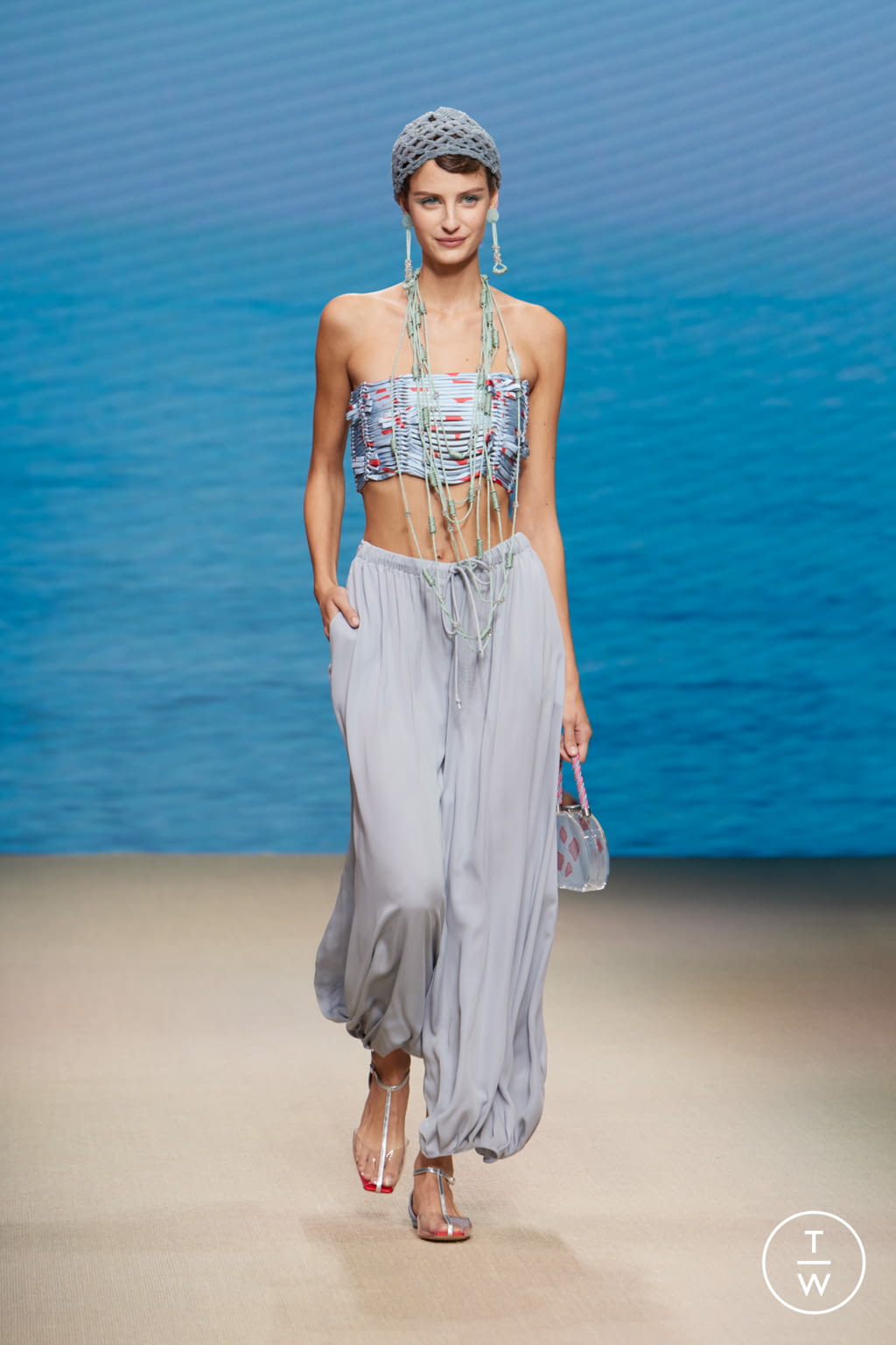 Fashion Week Milan Spring/Summer 2022 look 32 from the Giorgio Armani collection 女装