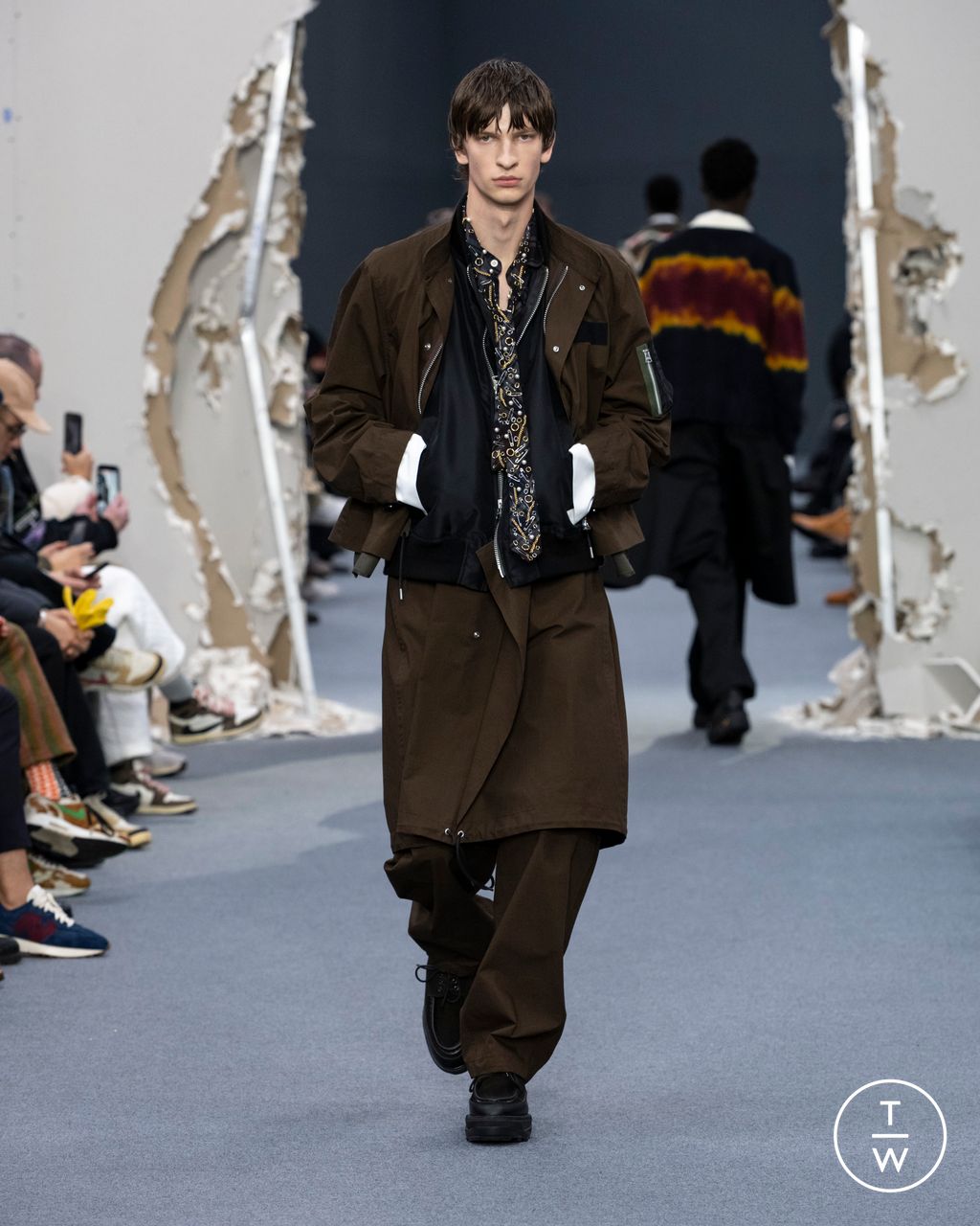 Fashion Week Paris Fall/Winter 2026 look 32 from the Sacai collection menswear