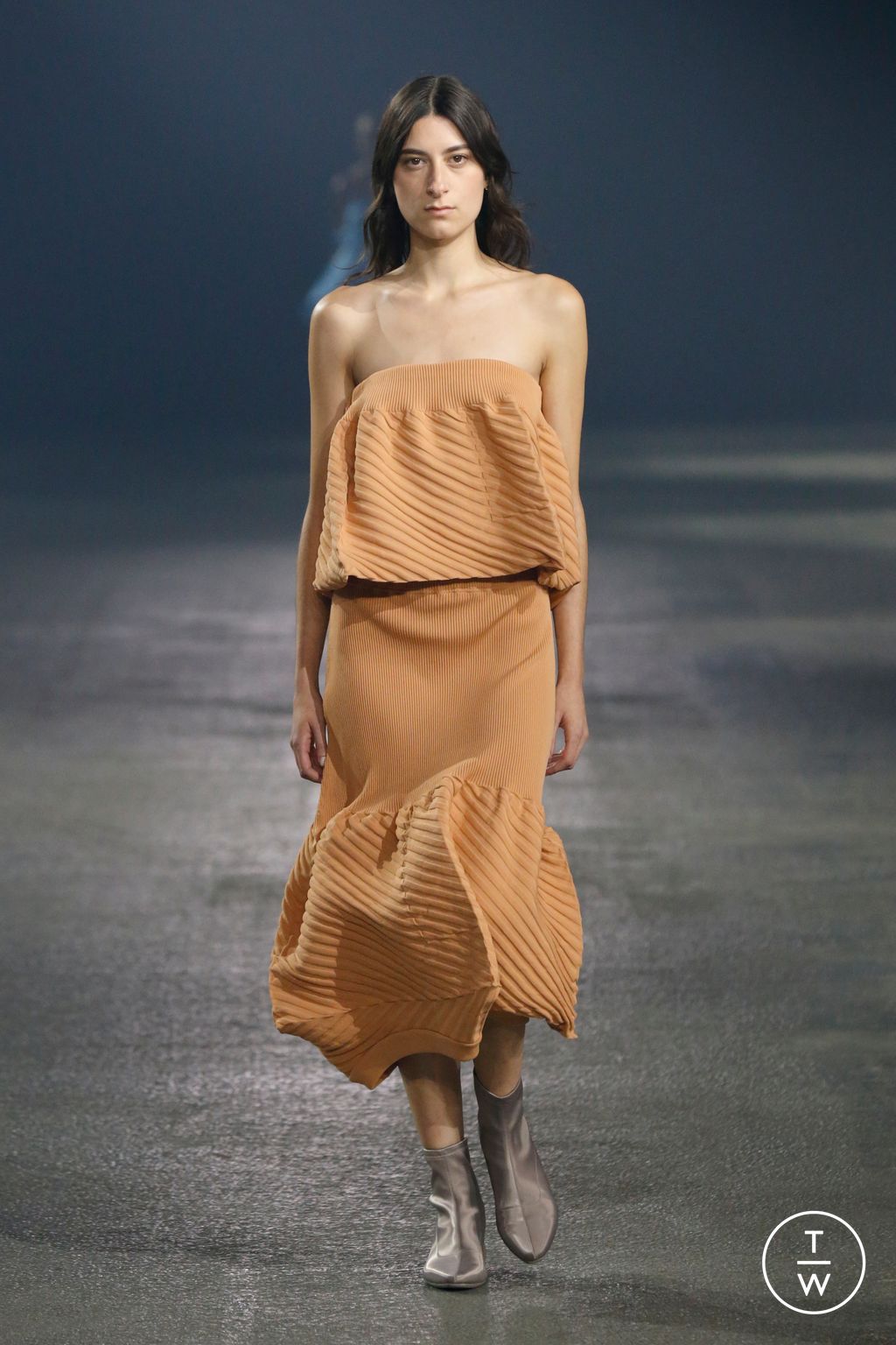 Fashion Week Paris Spring/Summer 2023 look 32 from the Issey Miyake collection womenswear