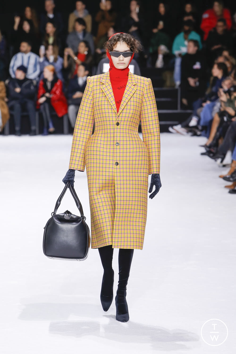 Fashion Week Paris Fall/Winter 2018 look 32 from the Balenciaga collection 女装