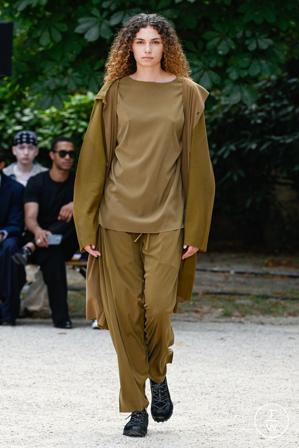 Fashion Week Paris Spring/Summer 2026 look 32 de la collection White Mountaineering menswear