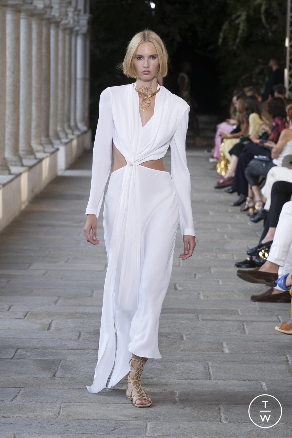 Fashion Week Milan Spring/Summer 2022 look 32 from the Alberta Ferretti collection womenswear