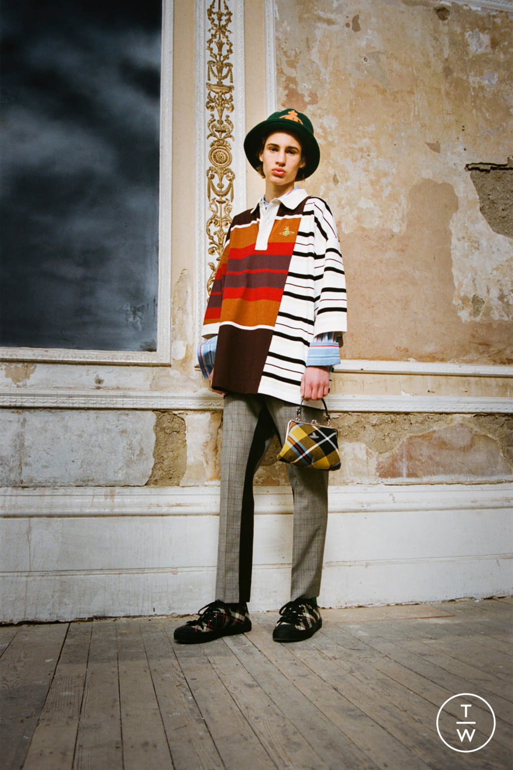 Fashion Week London Fall/Winter 2021 look 31 from the Vivienne Westwood collection 女装