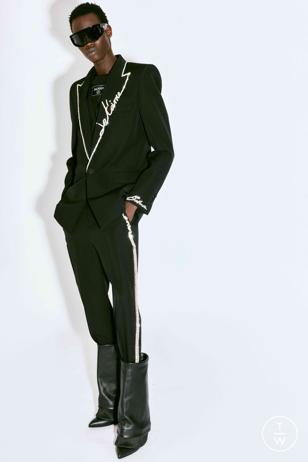 Fashion Week Paris Resort 2025 look 32 from the Balmain collection menswear