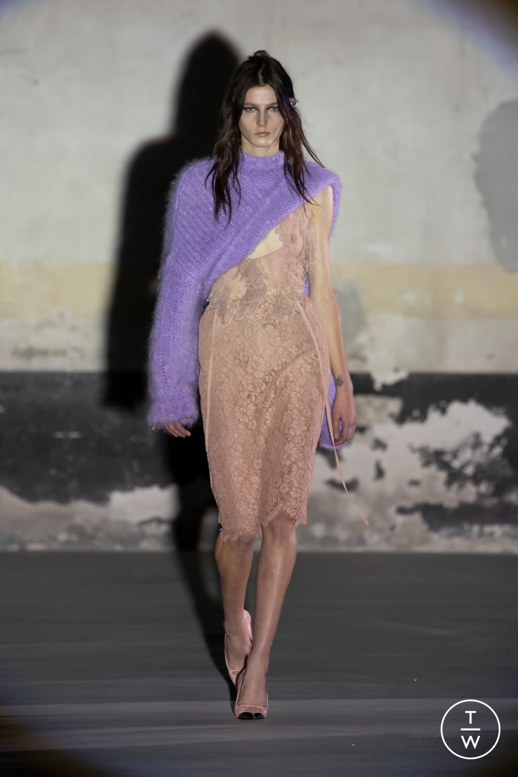 Fashion Week Milan Fall/Winter 2021 look 32 de la collection N°21 womenswear