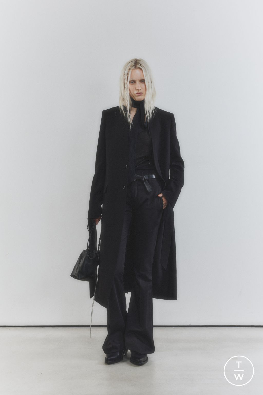 Fashion Week Paris Resort 2026 look 32 from the Ann Demeulemeester collection 女装