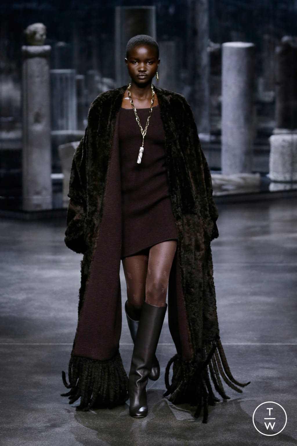Fashion Week Milan Fall/Winter 2021 look 32 from the Fendi collection 女装