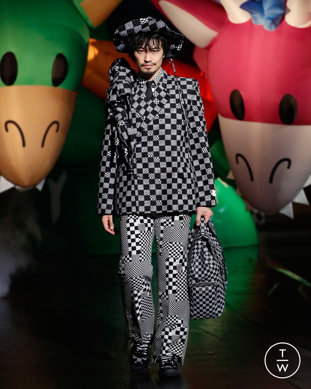 Fashion Week Paris Spring/Summer 2021 look 92 from the Louis Vuitton collection 男装