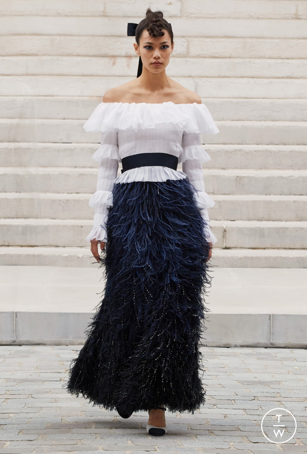 Fashion Week Paris Fall/Winter 2021 look 32 from the Chanel collection 高级定制