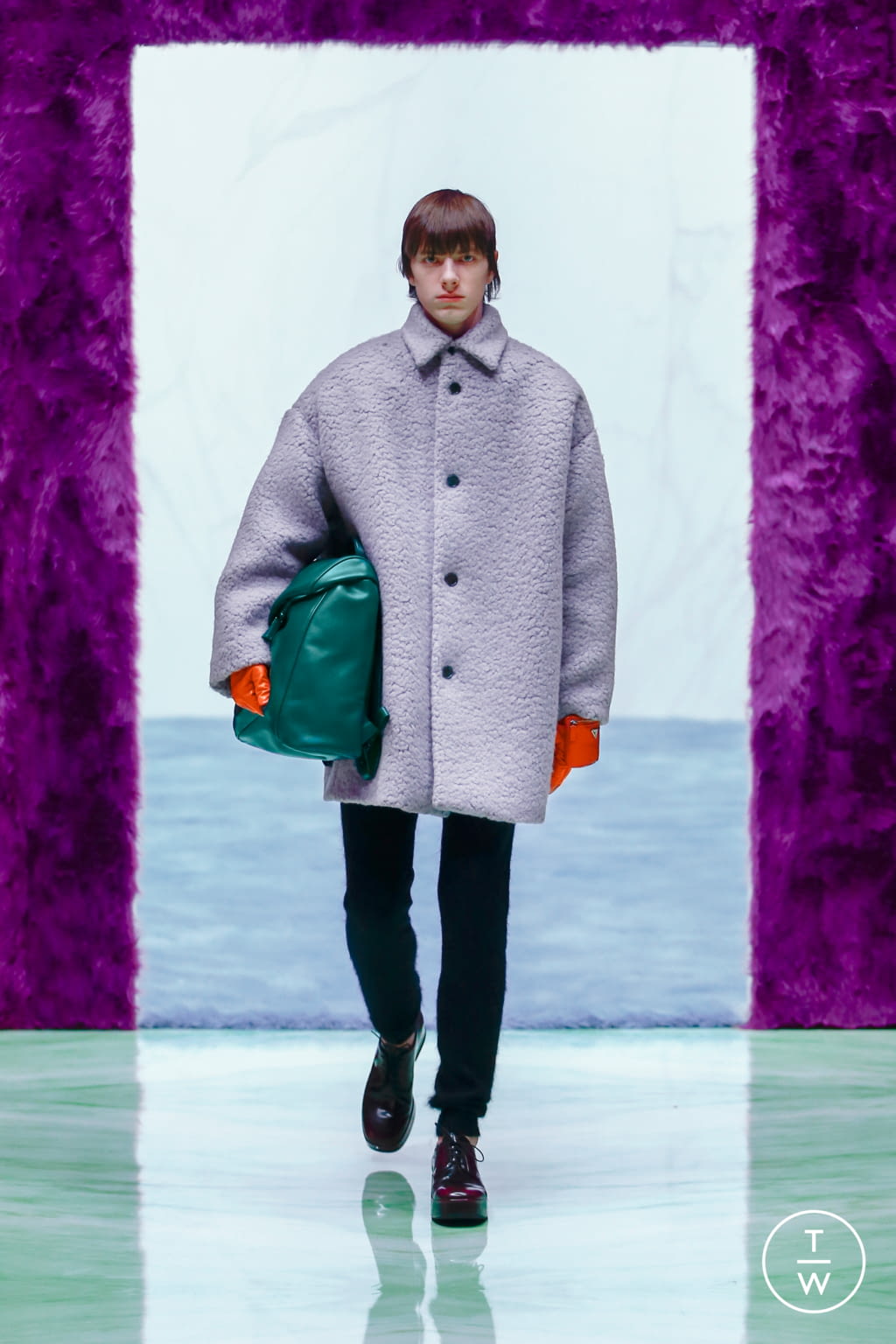 Fashion Week Milan Fall/Winter 2021 look 32 from the Prada collection 男装