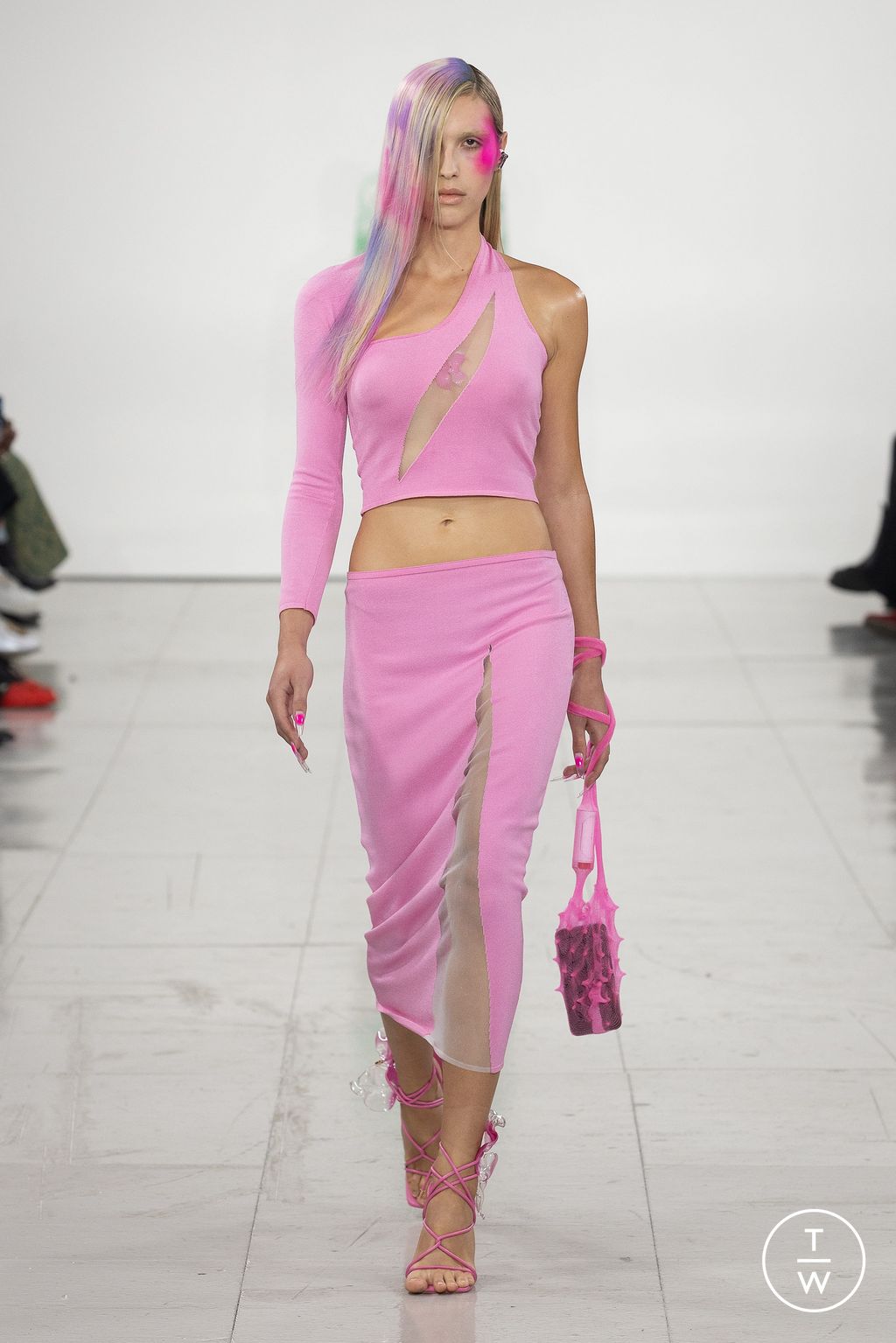 Fashion Week London Spring/Summer 2023 look 24 from the Chet Lo collection womenswear