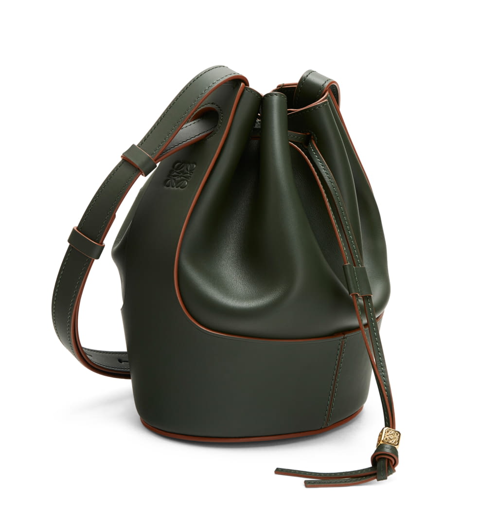 Fashion Week Paris Spring/Summer 2020 look 21 from the Loewe collection womenswear accessories