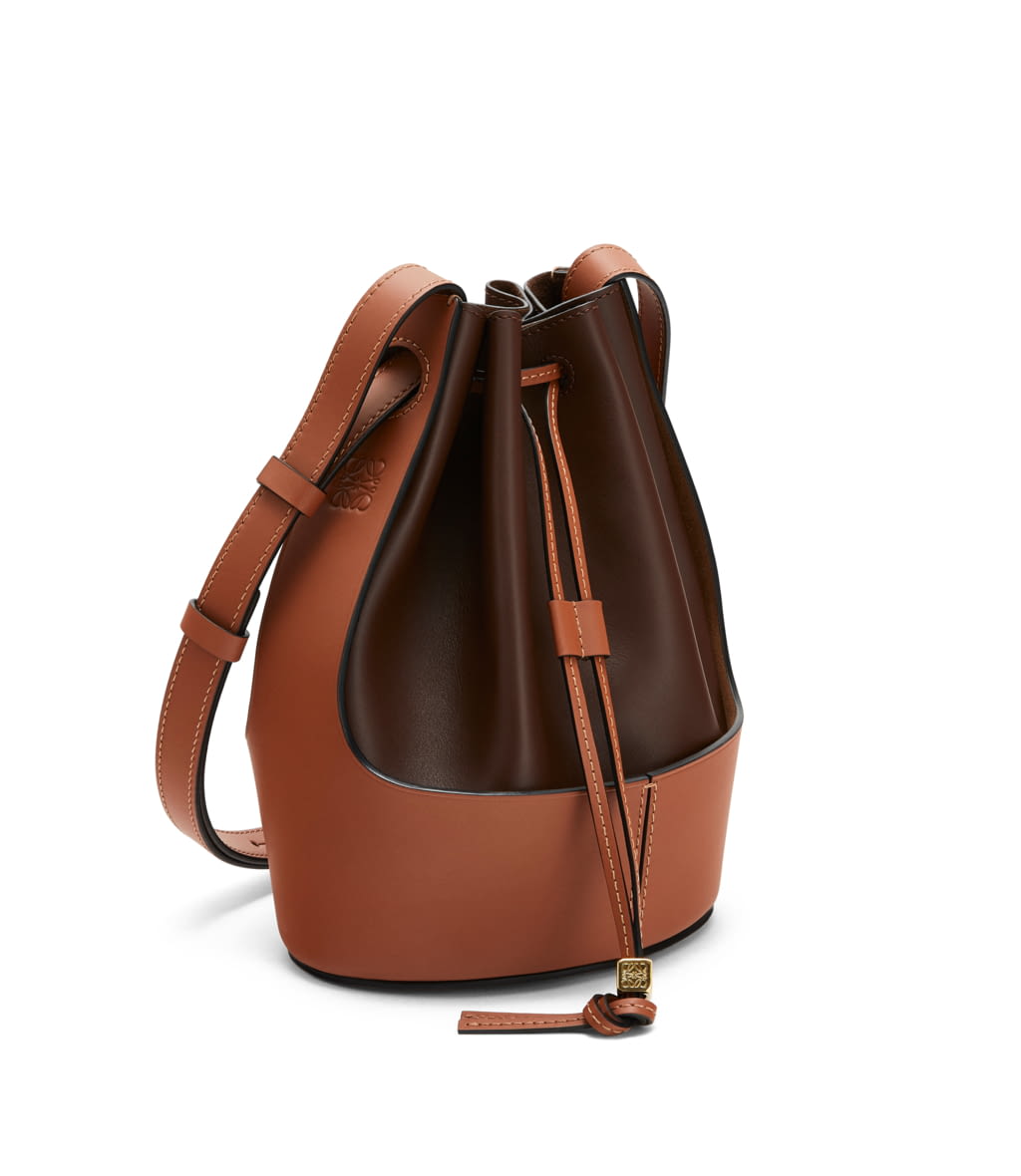 Fashion Week Paris Spring/Summer 2020 look 27 from the Loewe collection womenswear accessories