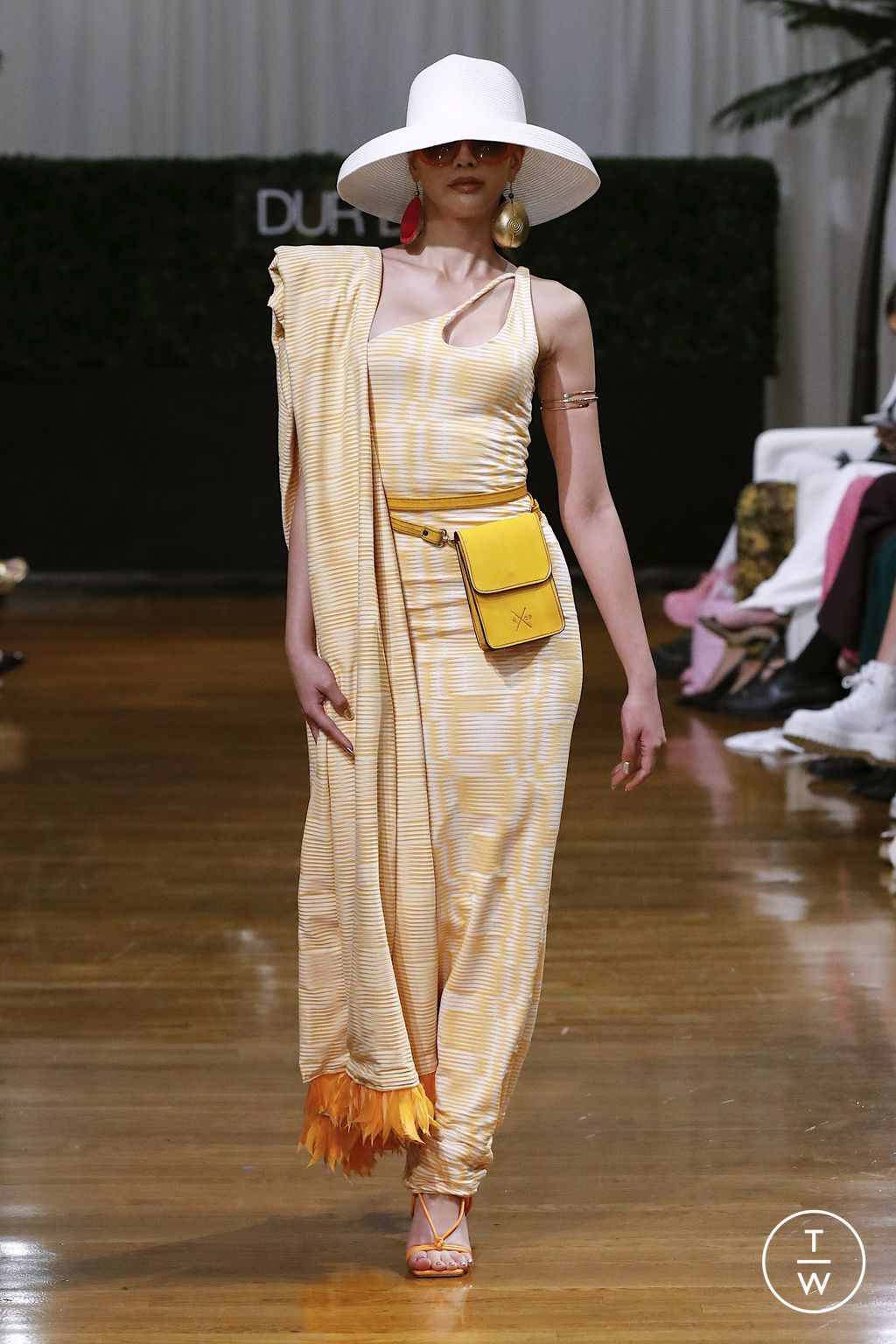 Fashion Week New York Spring/Summer 2023 look 1 de la collection Dur Doux womenswear