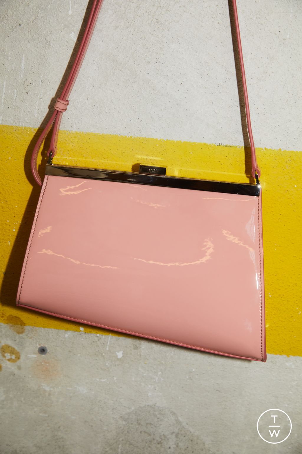 Fashion Week Milan Spring/Summer 2023 look 2 from the N°21 collection womenswear accessories