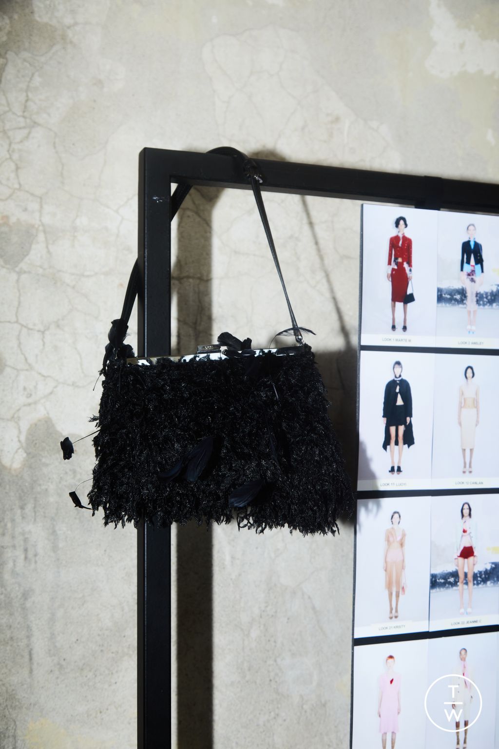 Fashion Week Milan Spring/Summer 2023 look 6 de la collection N°21 womenswear accessories