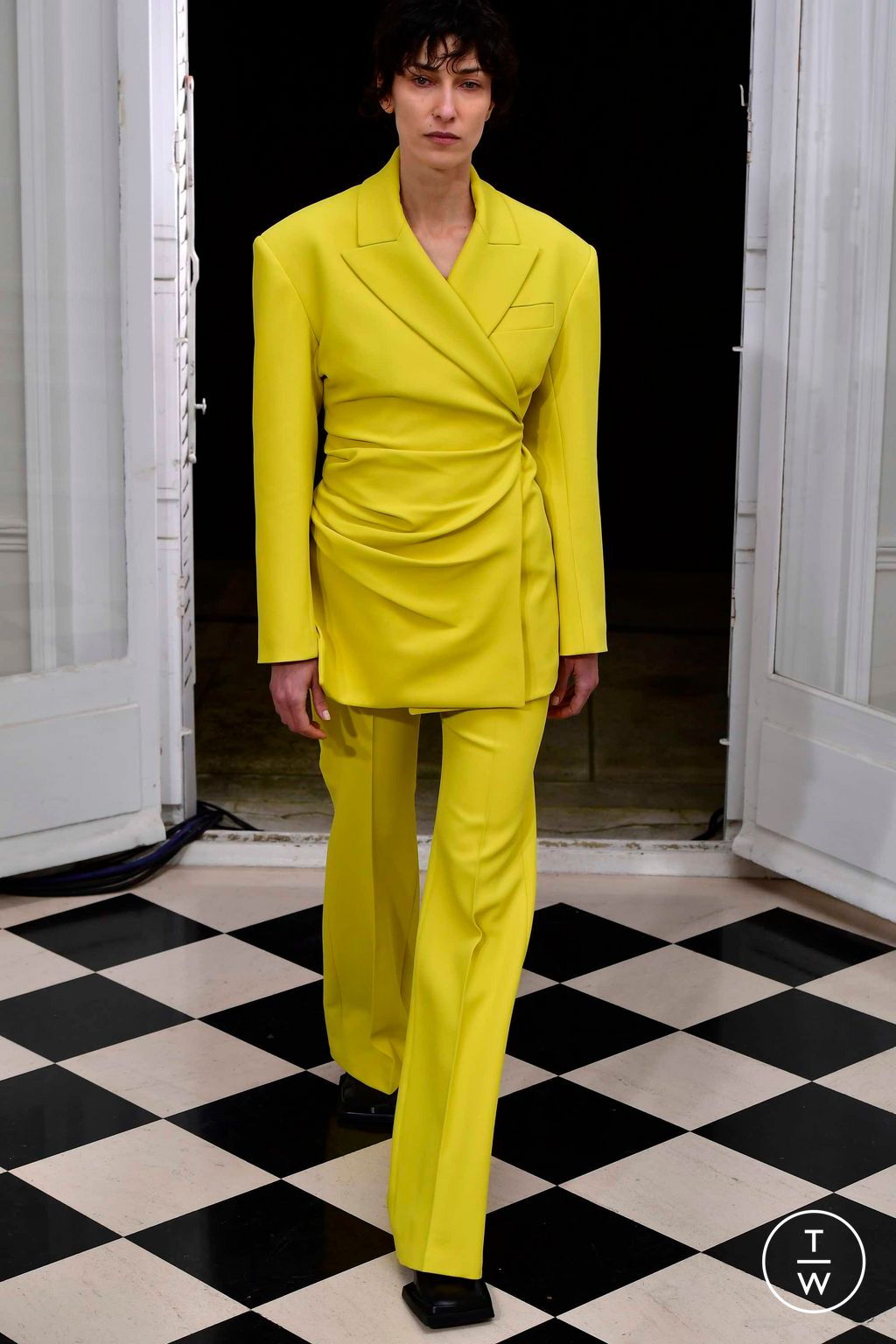 Fashion Week Paris Spring/Summer 2023 look 14 from the Maison Rabih Kayrouz collection couture