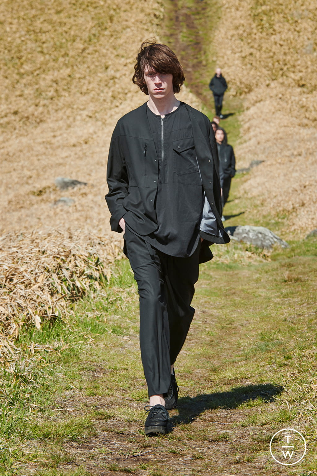 Fashion Week Paris Spring/Summer 2022 look 32 from the White Mountaineering collection menswear