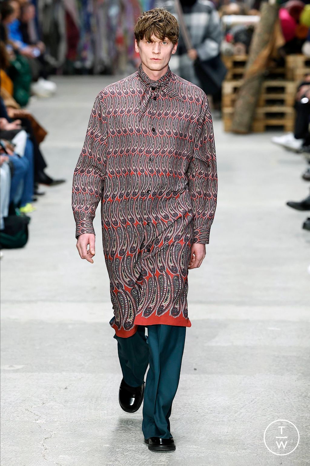 Fashion Week Milan Fall/Winter 2023 look 28 from the Etro collection 男装