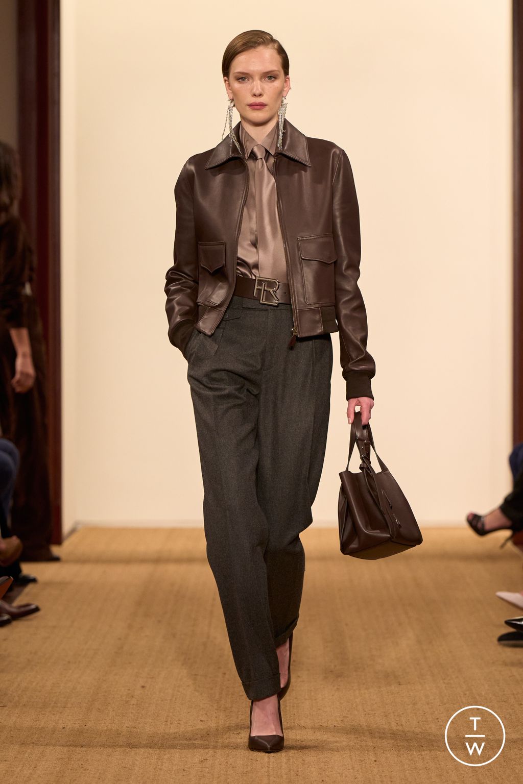 Fashion Week New York Fall/Winter 2024 look 33 from the Ralph Lauren collection 女装