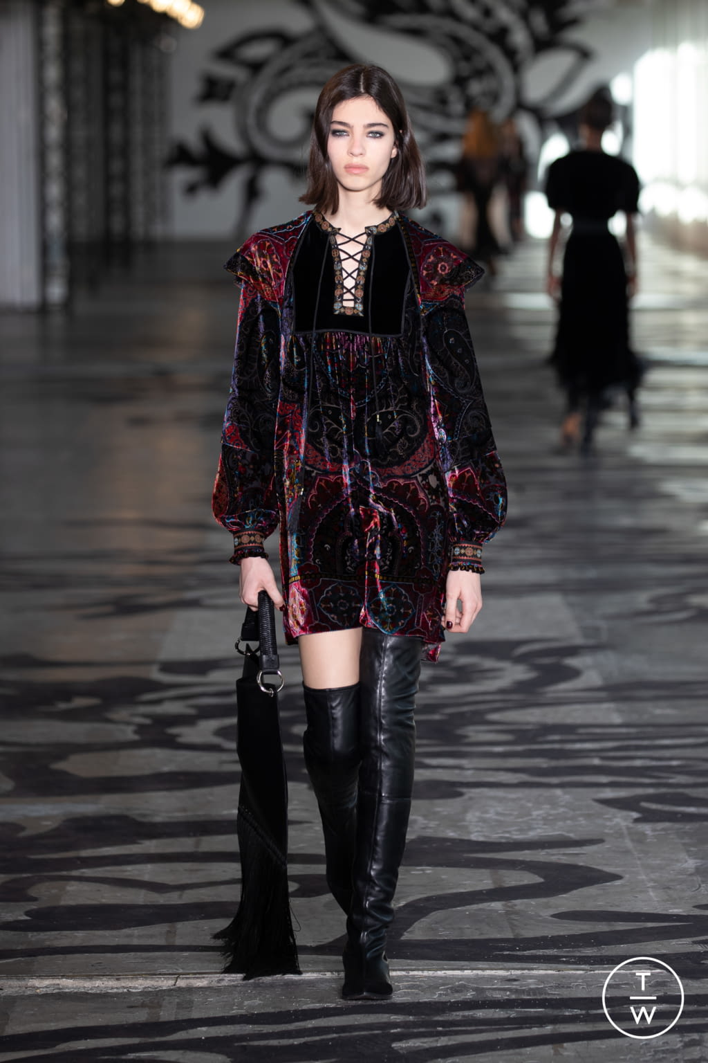 Fashion Week Milan Fall/Winter 2021 look 33 from the Etro collection 女装