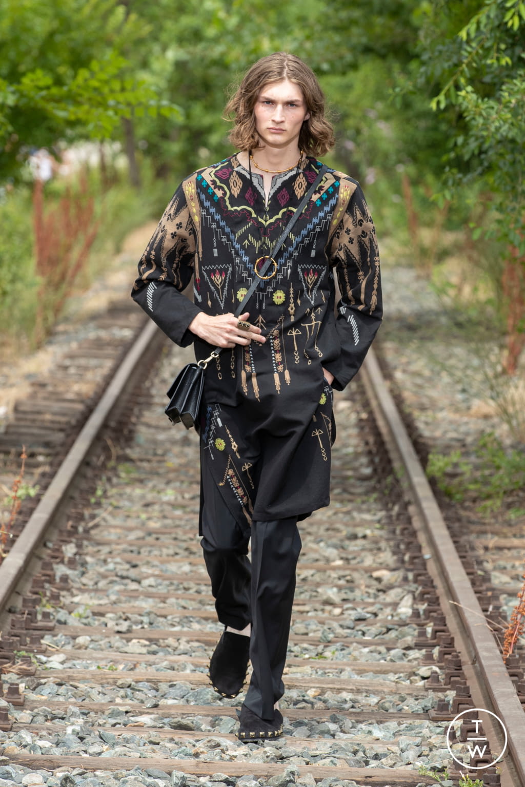 Fashion Week Milan Spring/Summer 2022 look 33 from the Etro collection menswear